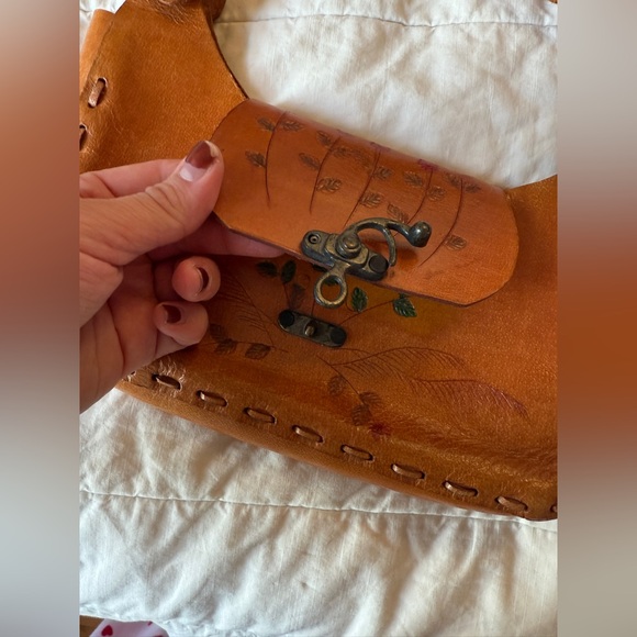 1970s Hand-tooled Boho Hippie Style Shoulder Bag - Picture 7 of 8